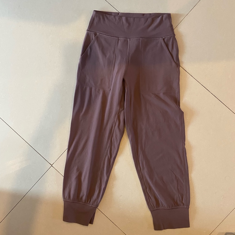 Lululemon crop leggings size 4